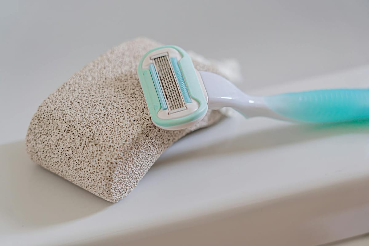 Electric Shaver vs Safety Razor: Which One Is Actually Better for Your Skin?